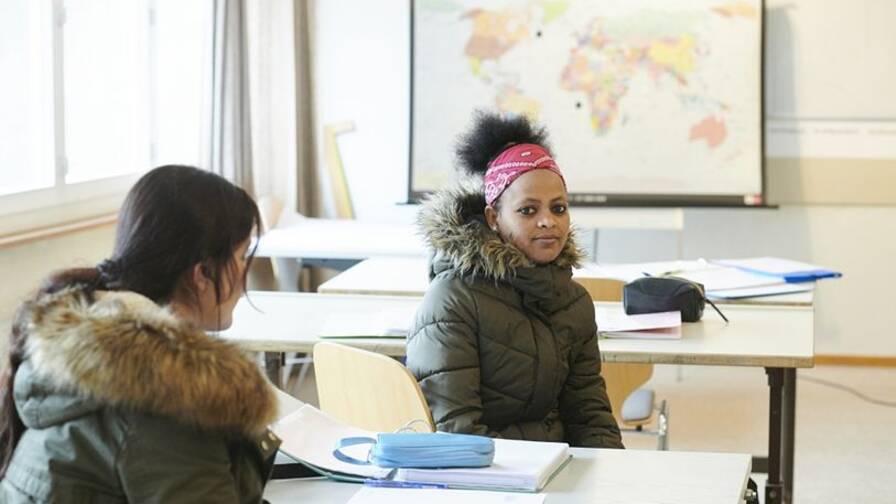 Seul un tiers des jeunes réfugiés qui arrivent en Suisse sont des jeunes filles.