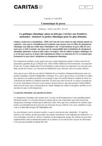 Chaleur, sécheresses et inondations - 2020 a été l'une des trois années les plus chaudes jamais enregistrées. Alors que le réchauffement de la planète nous menace tous, les effets du changement climatique sont déjà une réalité dans l’hémisphère sud. Grand émetteur de gaz à effet de serre, notre pays se doit d’assumer une large part de responsabilité dans la limitation du changement climatique planétaire et dans la lutte contre son impact. Afin de réaliser la justice climatique visà-vis des pays pauvres, la Suisse doit radicalement réduire ses émissions de CO 2 et soutenir plus fermement ces pays dans l’adaptation au changement climatique.