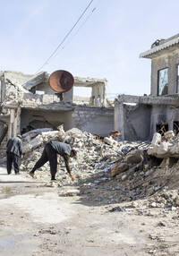 Nel quartiere gravemente danneggiato di Ard al-Hamra a est di Aleppo. Siria, 2018.